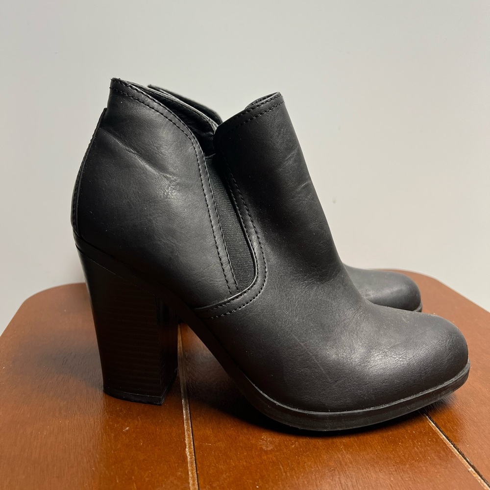 Black heel boots